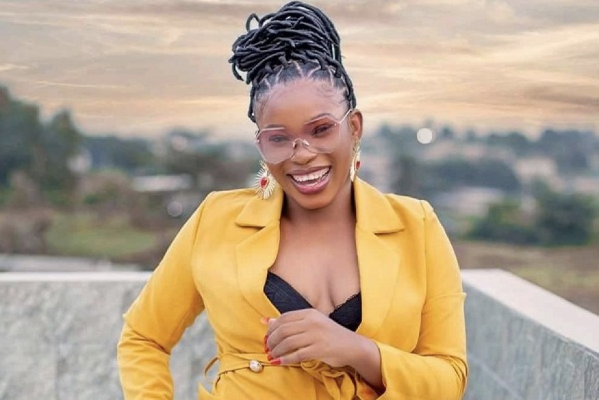 Espoir la Tigresse reçoit le prix de la «Meilleure artiste de l’année 2025» aux MVAA