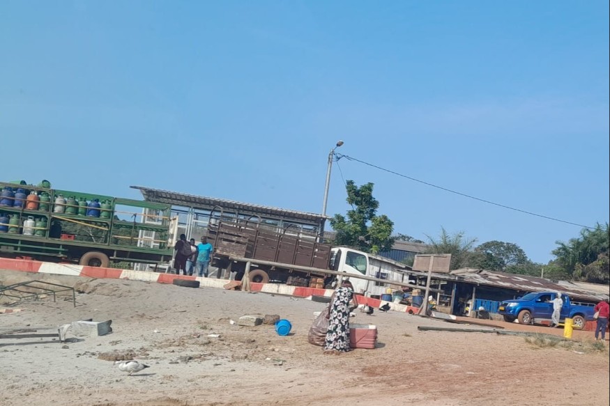 « Parfois une semaine pour un ou deux poissons » : la surpêche vue depuis Ndougou